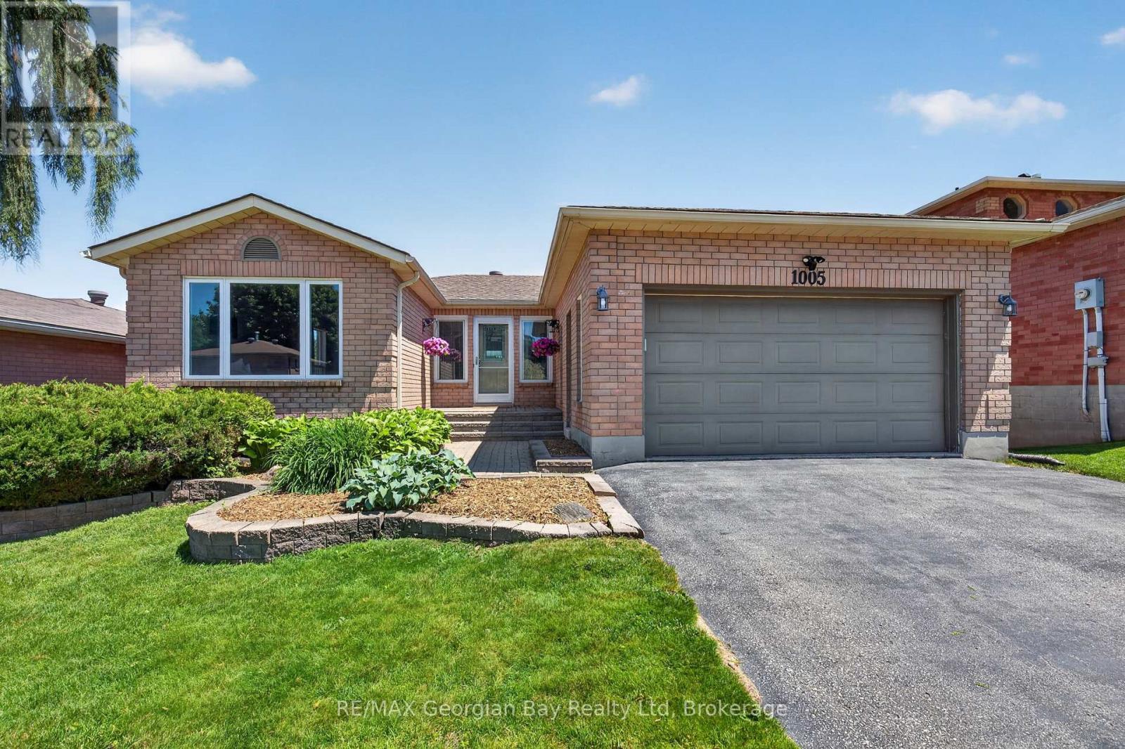 1005 DINA CRESCENT - 1