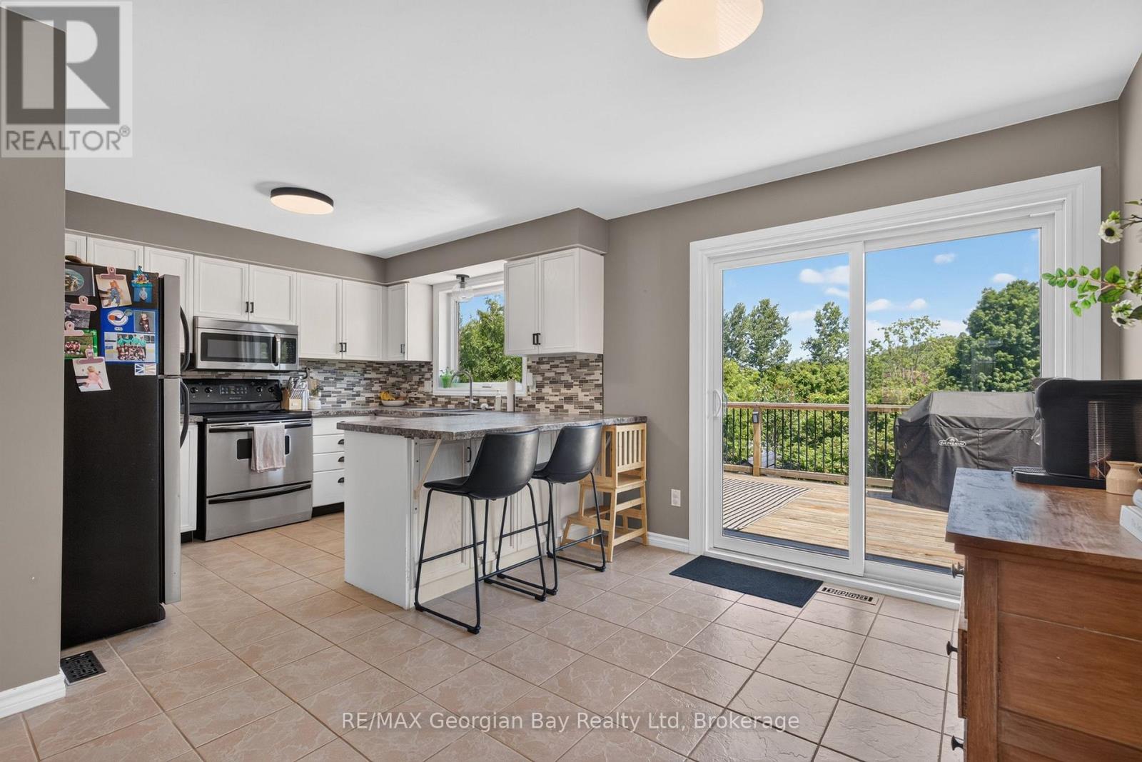 1005 DINA CRESCENT - 13
