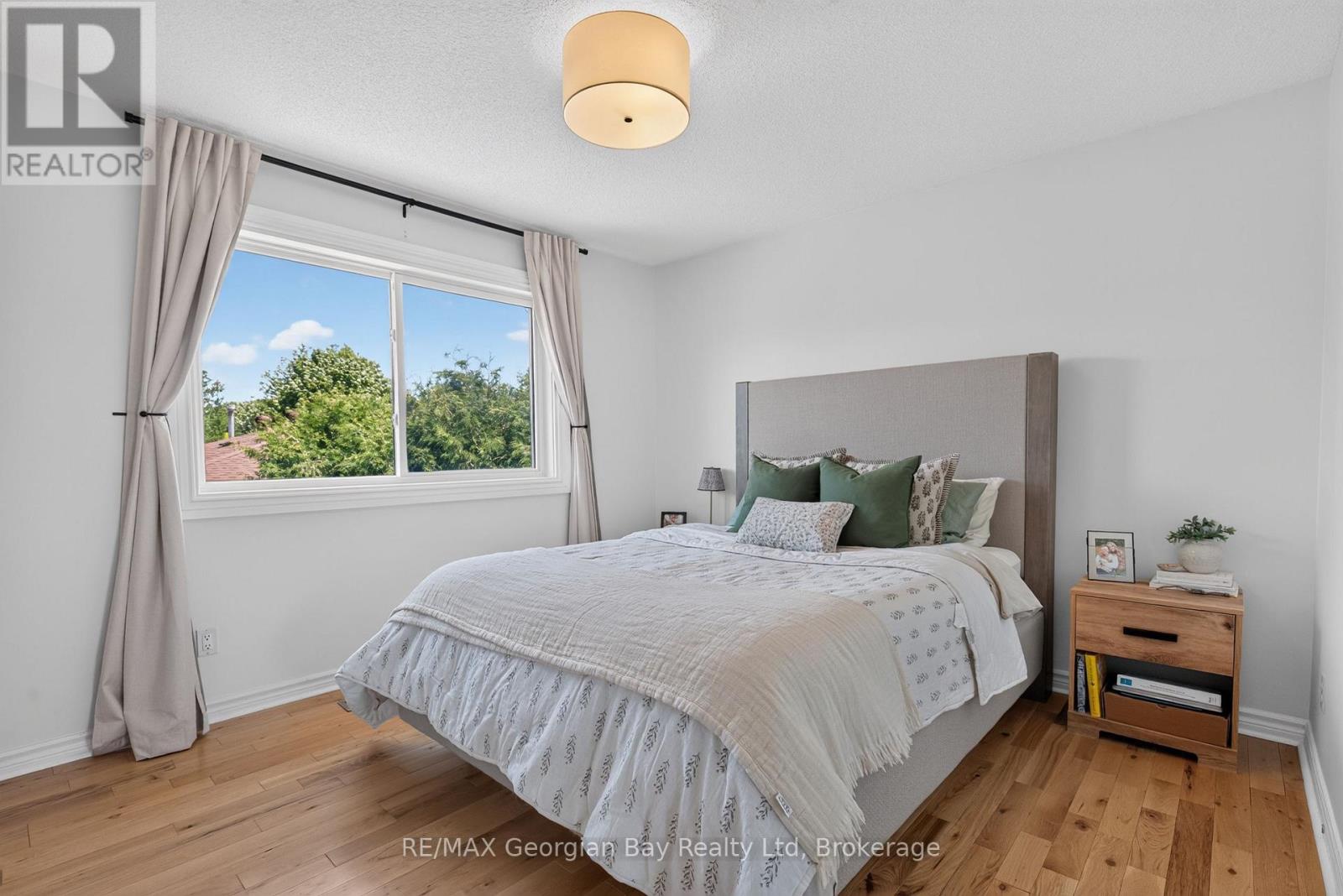 1005 DINA CRESCENT - 14