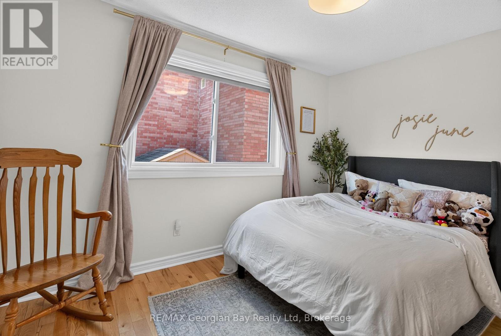 1005 DINA CRESCENT - 17
