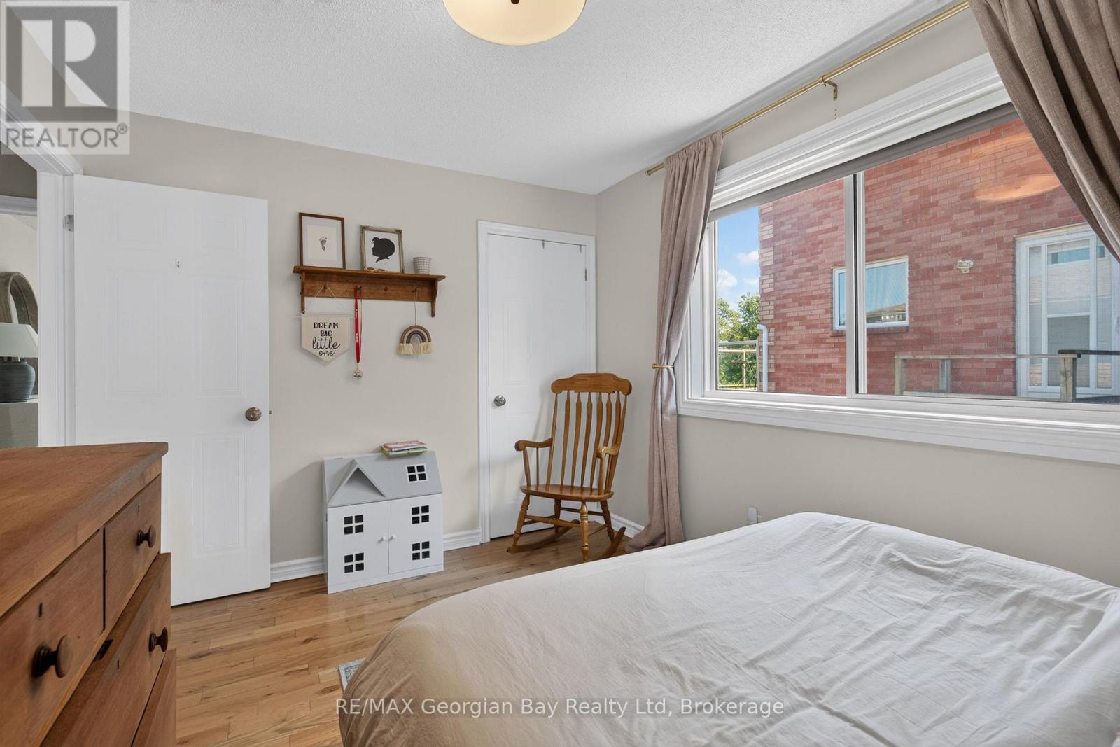 1005 DINA CRESCENT - 18