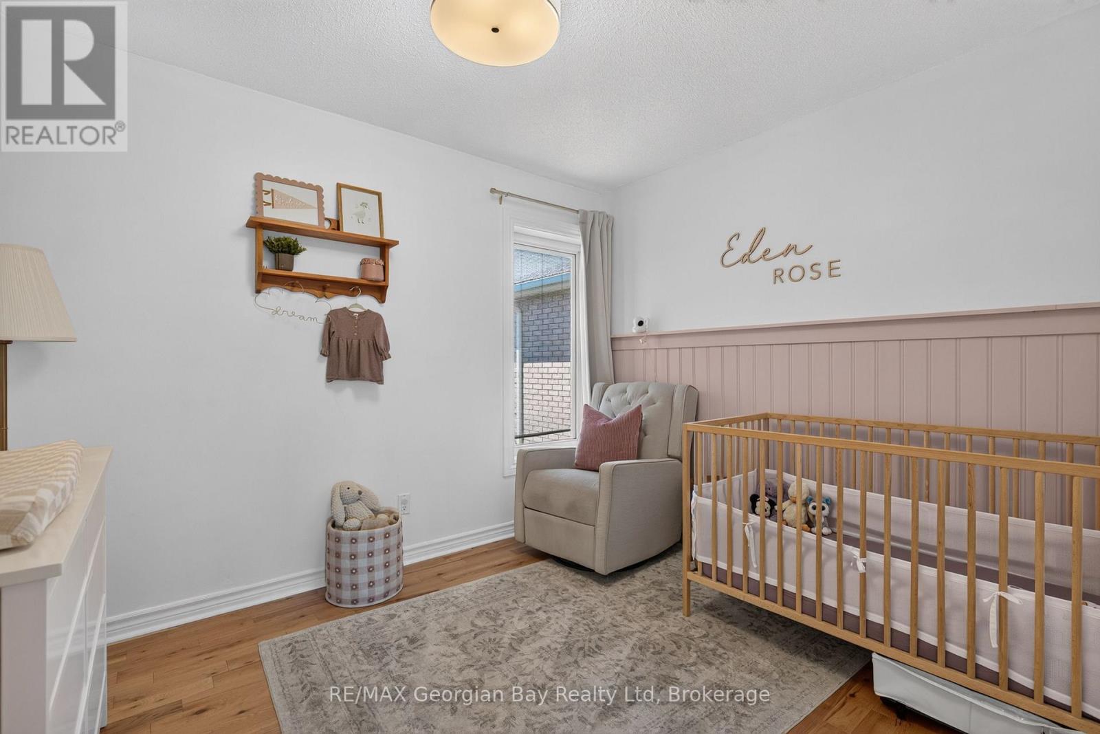 1005 DINA CRESCENT - 19