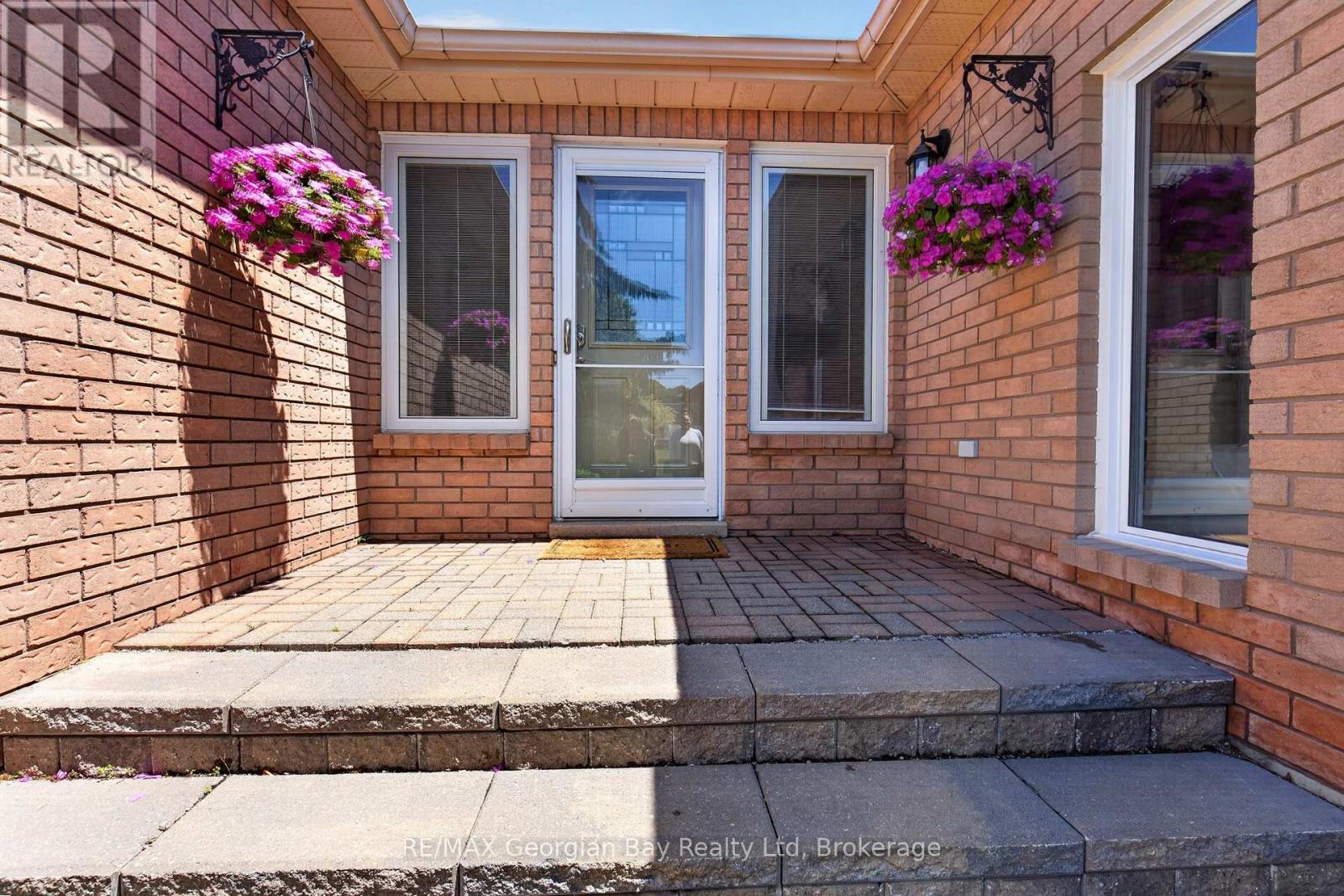 1005 DINA CRESCENT - 2