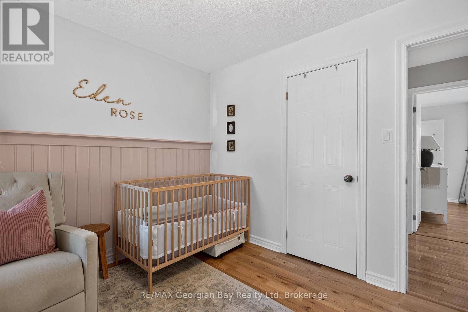 1005 DINA CRESCENT - 20
