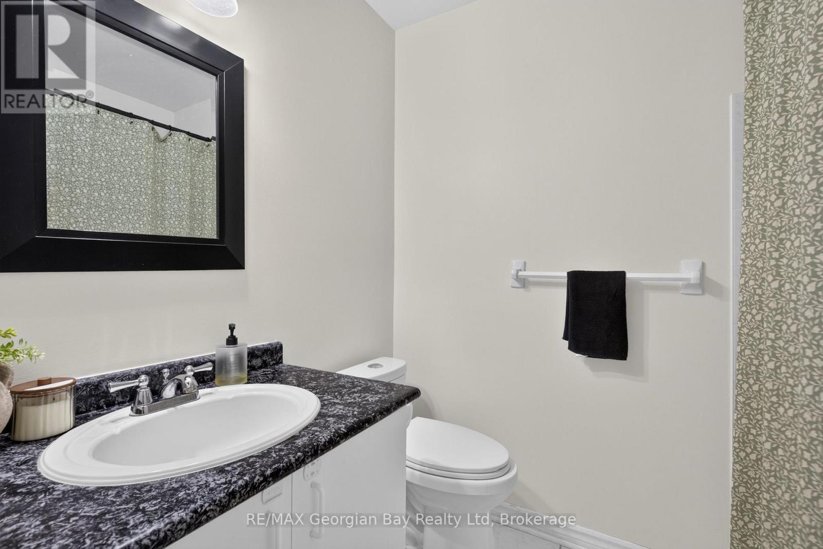 1005 DINA CRESCENT - 21