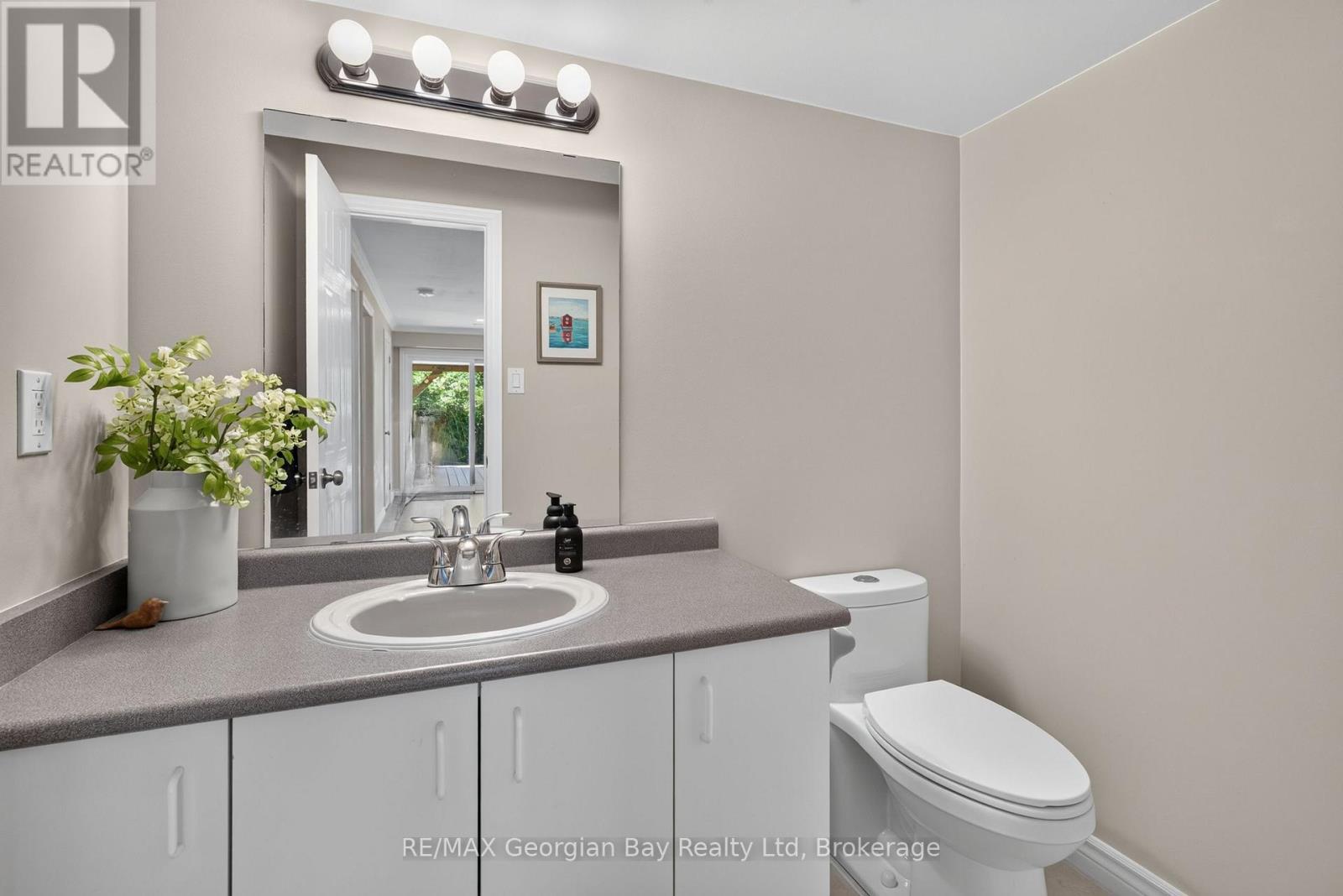 1005 DINA CRESCENT - 27