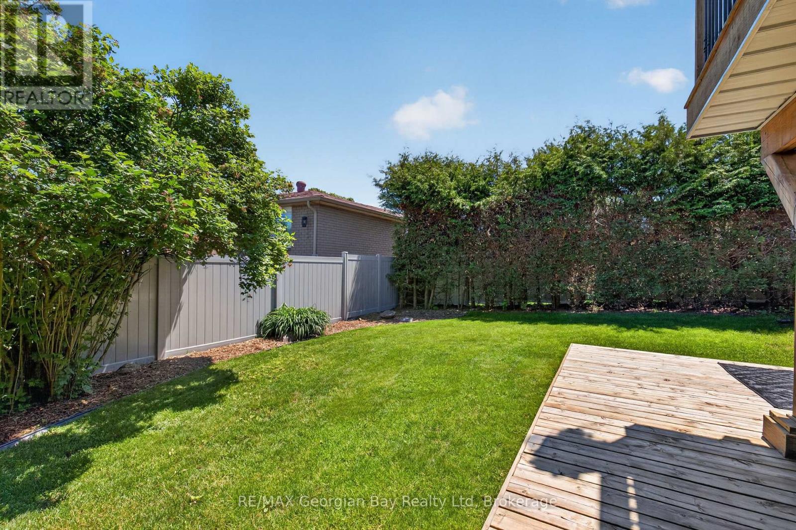 1005 DINA CRESCENT - 29
