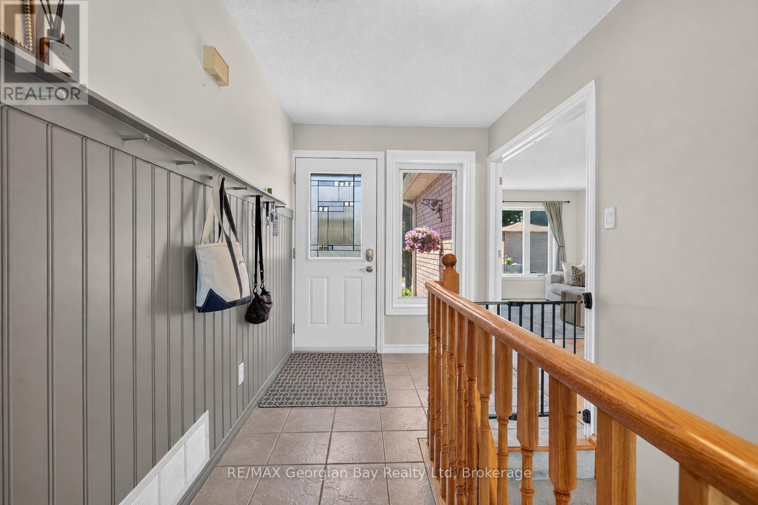1005 DINA CRESCENT - 3
