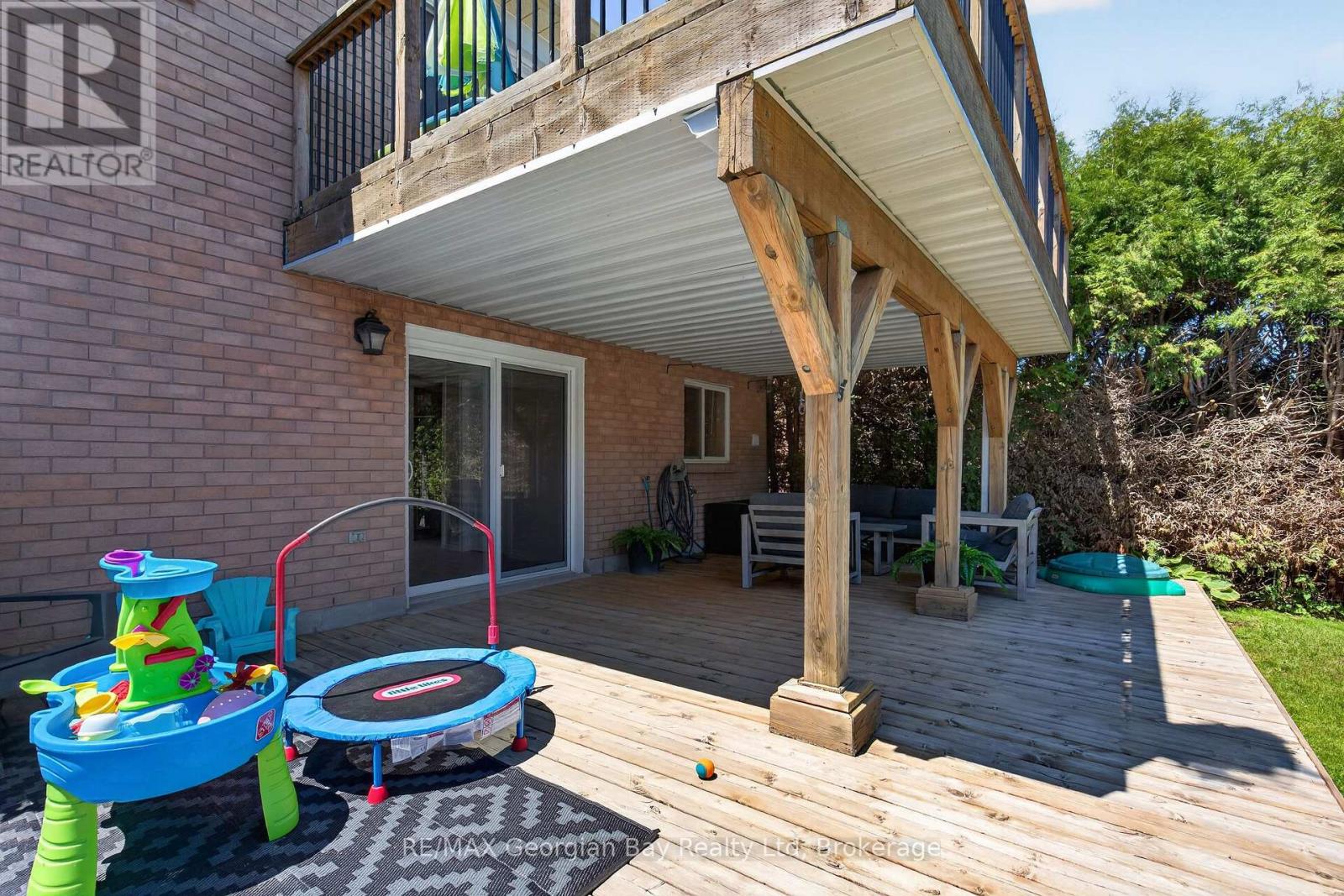 1005 DINA CRESCENT - 30