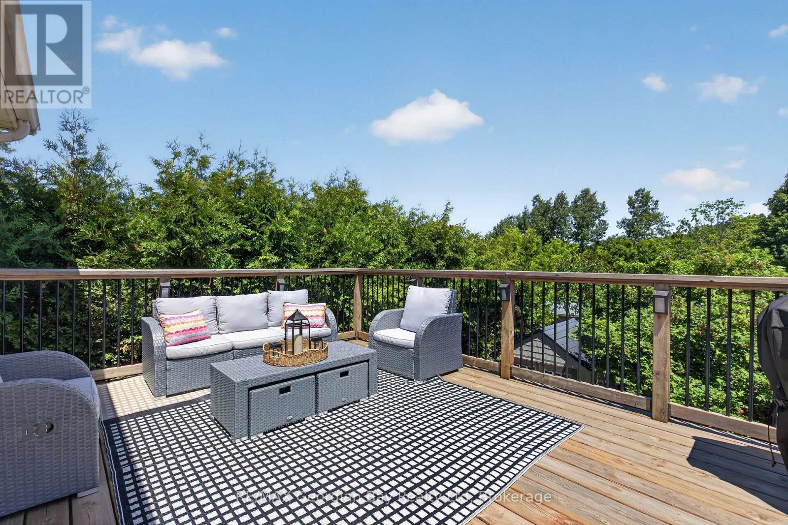 1005 DINA CRESCENT - 32