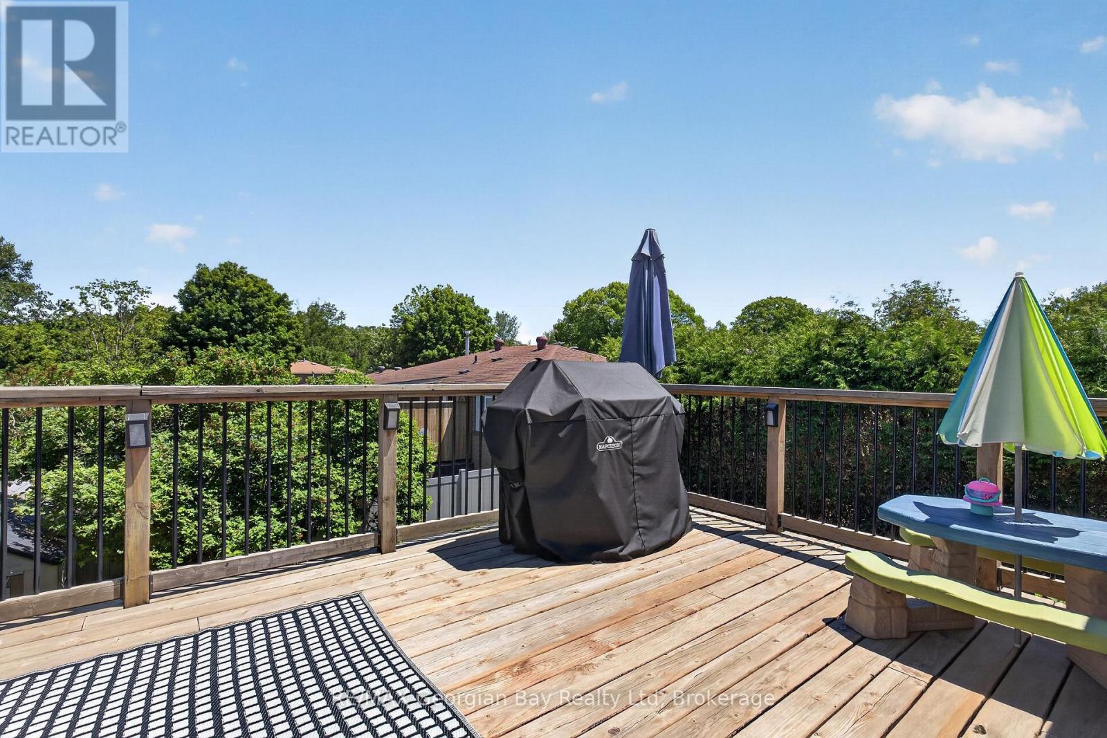 1005 DINA CRESCENT - 33