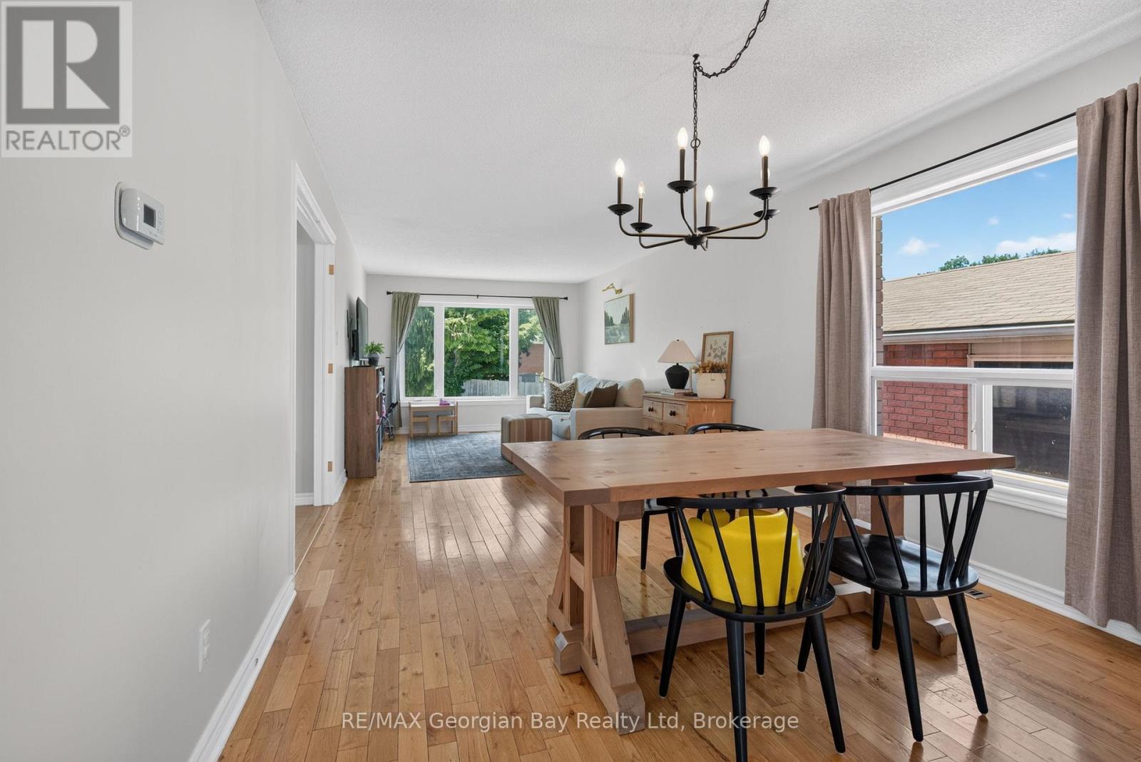 1005 DINA CRESCENT - 8