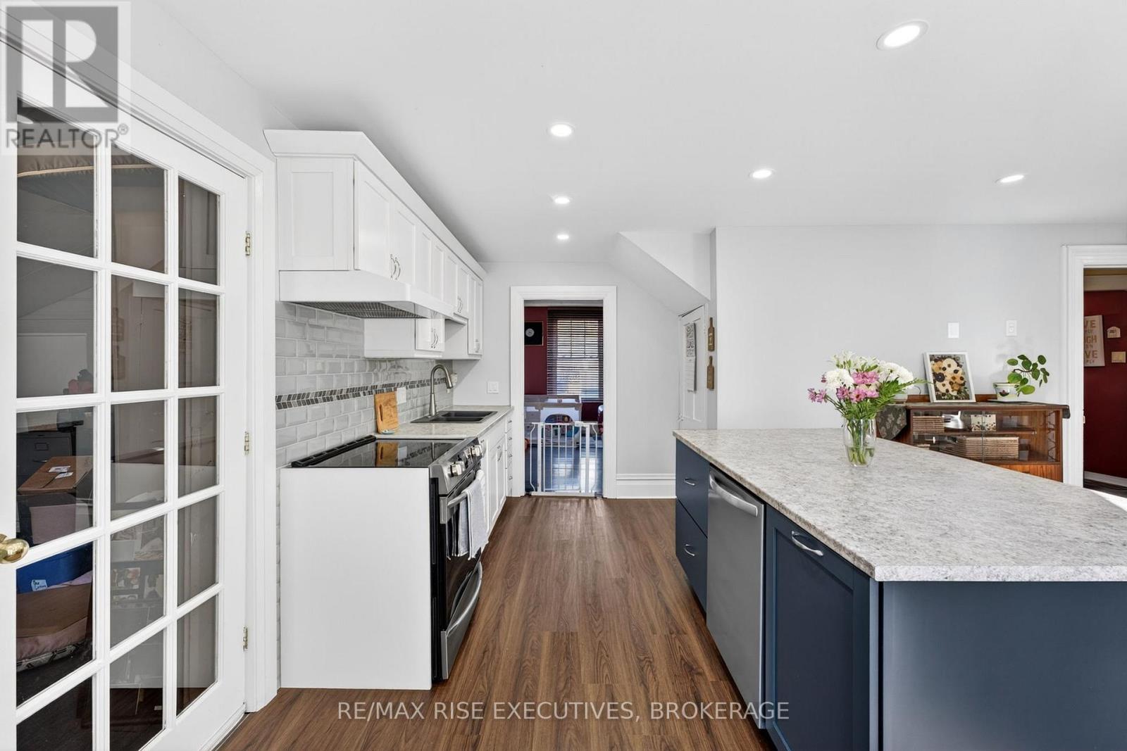 336 QUEEN STREET - 10