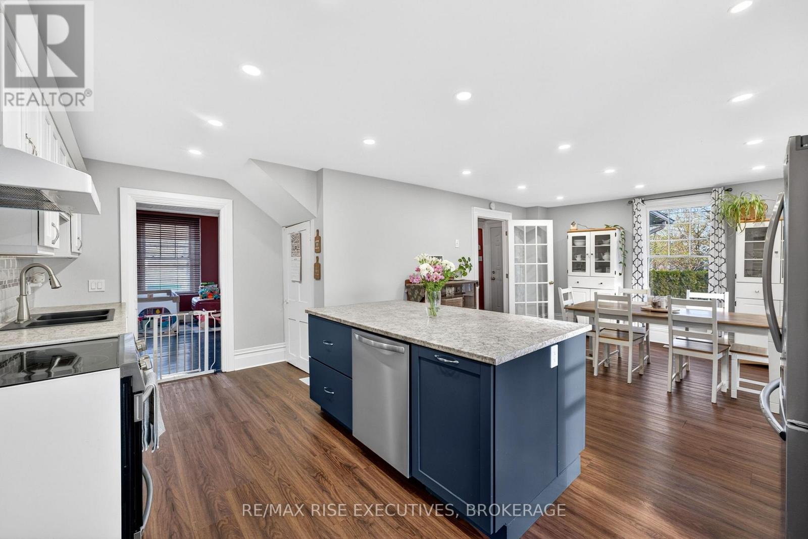 336 QUEEN STREET - 12