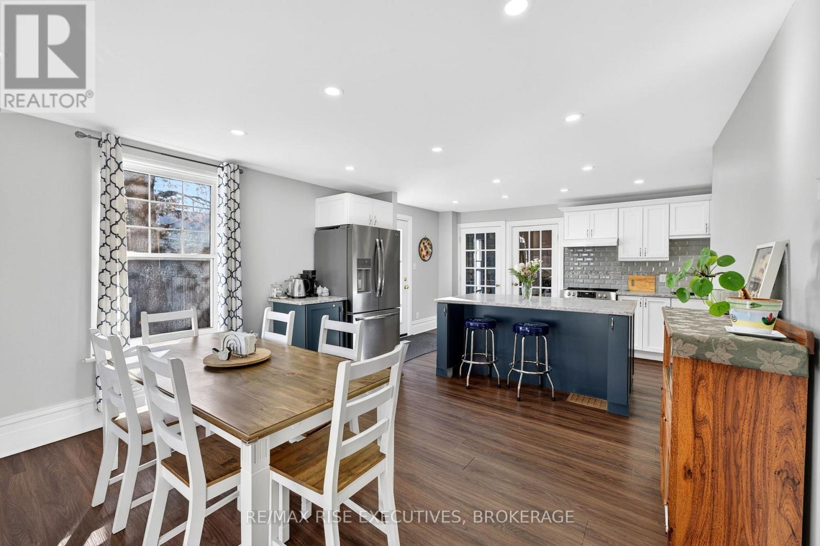 336 QUEEN STREET - 6