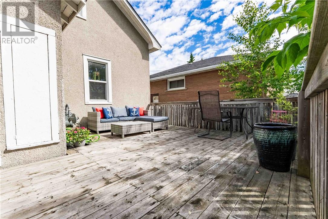 697 Ontario Street - 10