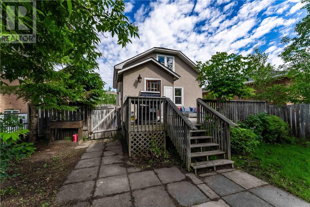 697 Ontario Street - 12