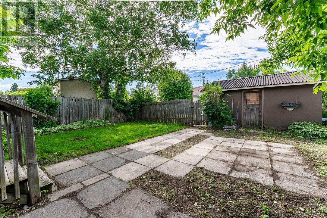 697 Ontario Street - 13