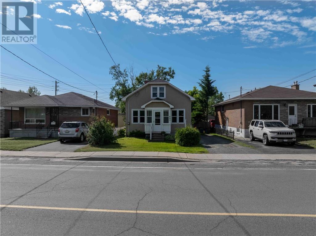 697 Ontario Street - 3