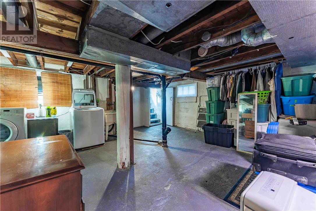 697 Ontario Street - 36