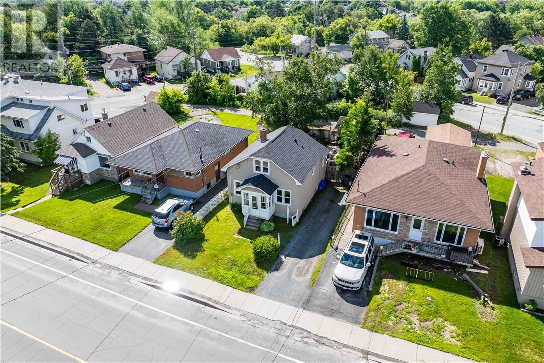 697 Ontario Street - 6