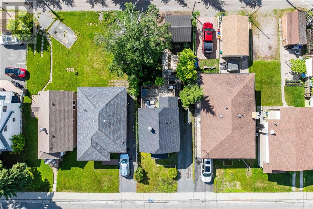 697 Ontario Street - 8