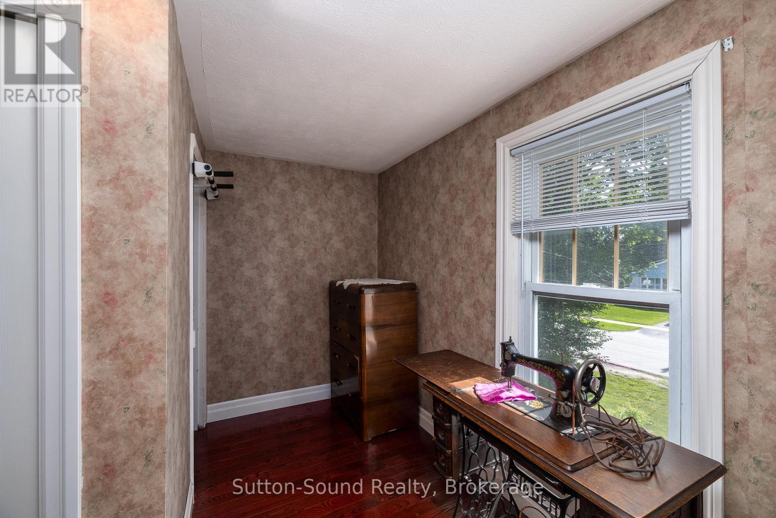1762 6TH AVENUE E - Image 30