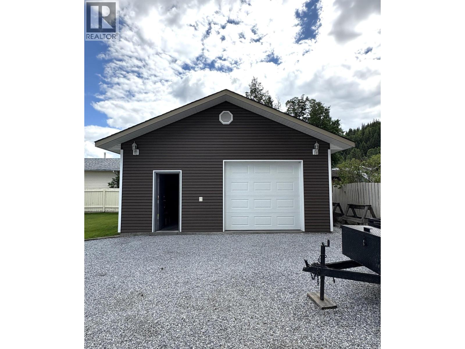 Photo 25 of 29 — 2327 OLDS STREET · Prince George, BC