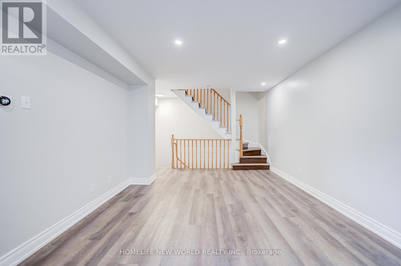 #1001 28 ROSEBANK DRIVE - 10