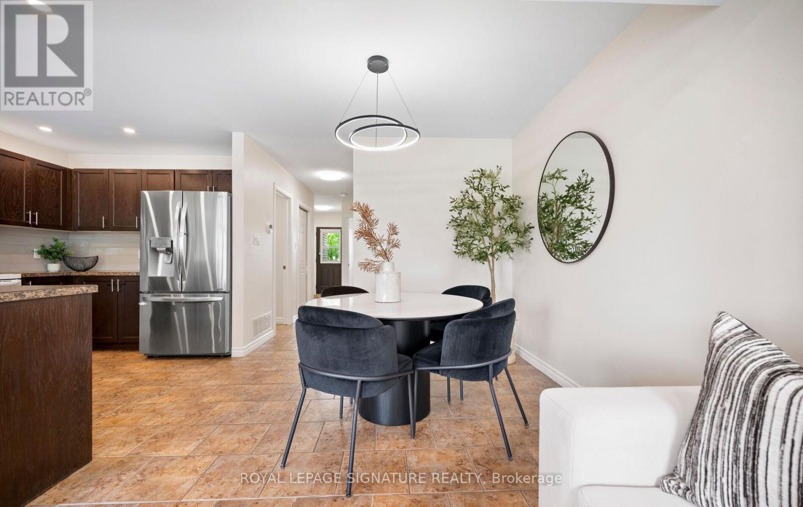 61 THAMES WAY - 10
