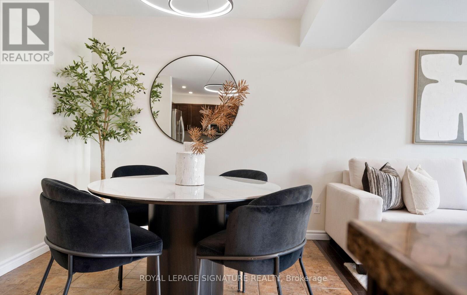 61 THAMES WAY - 12