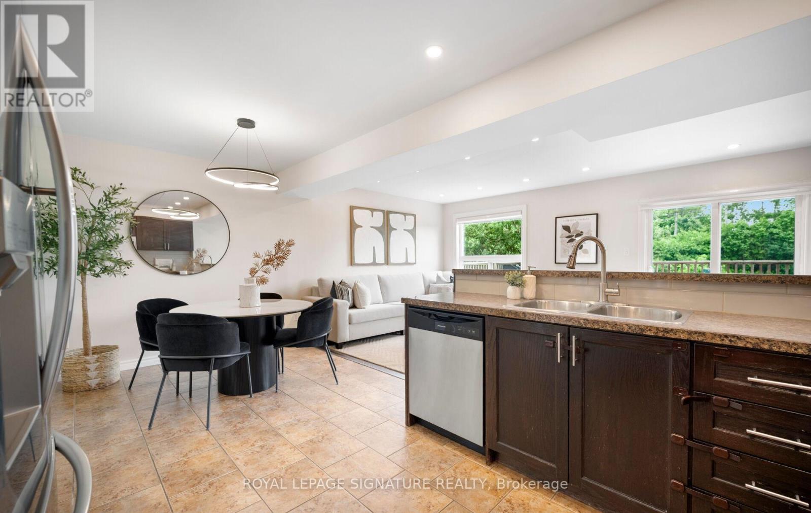 61 THAMES WAY - 18