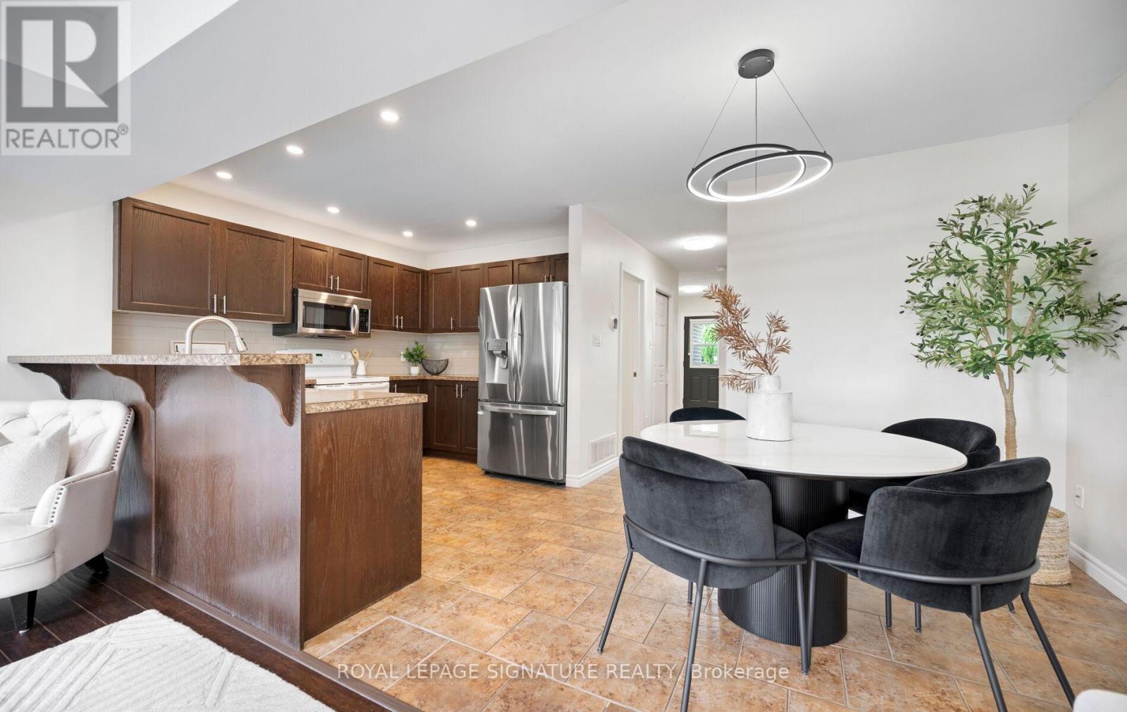 61 THAMES WAY - 19