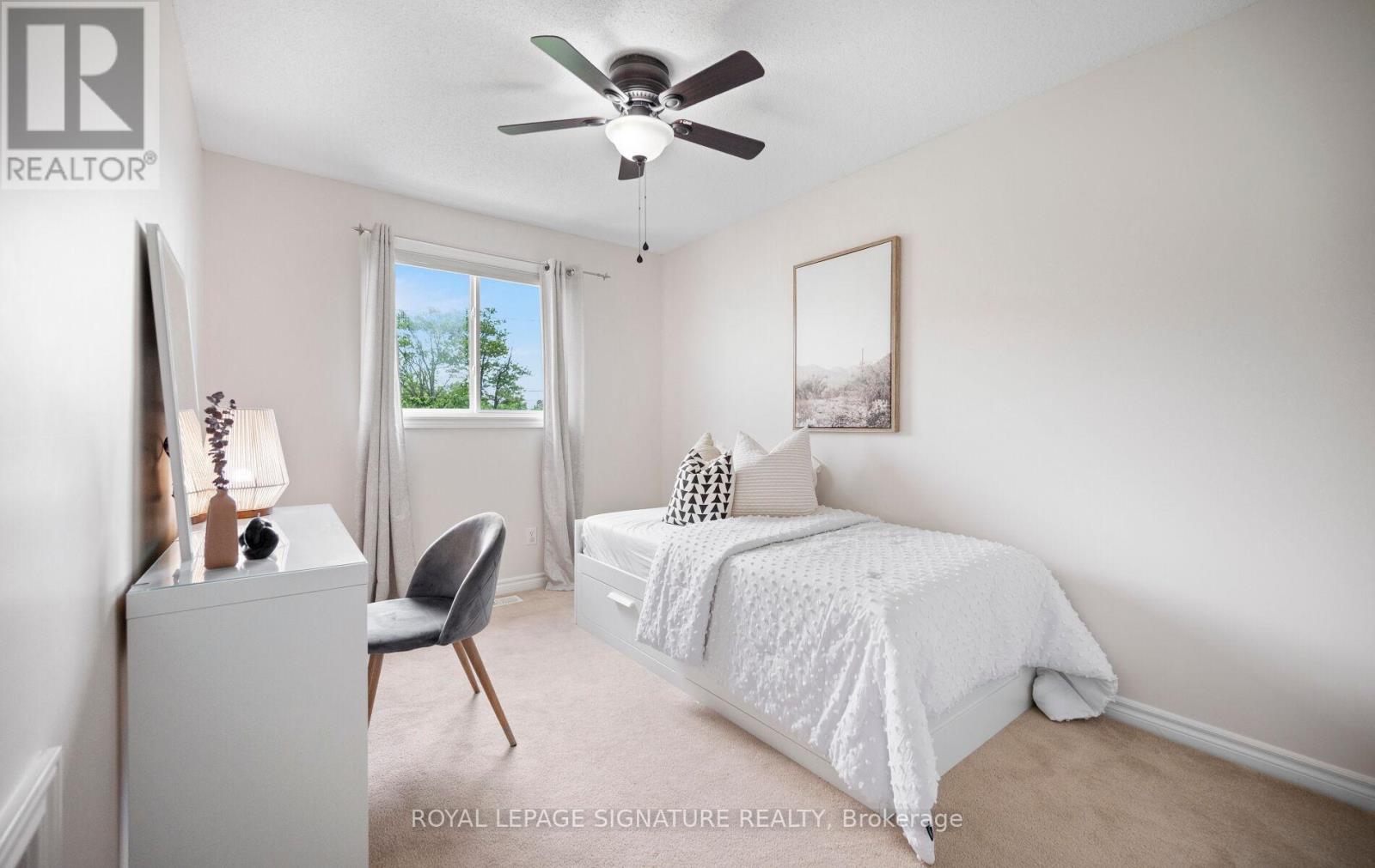 61 THAMES WAY - 33