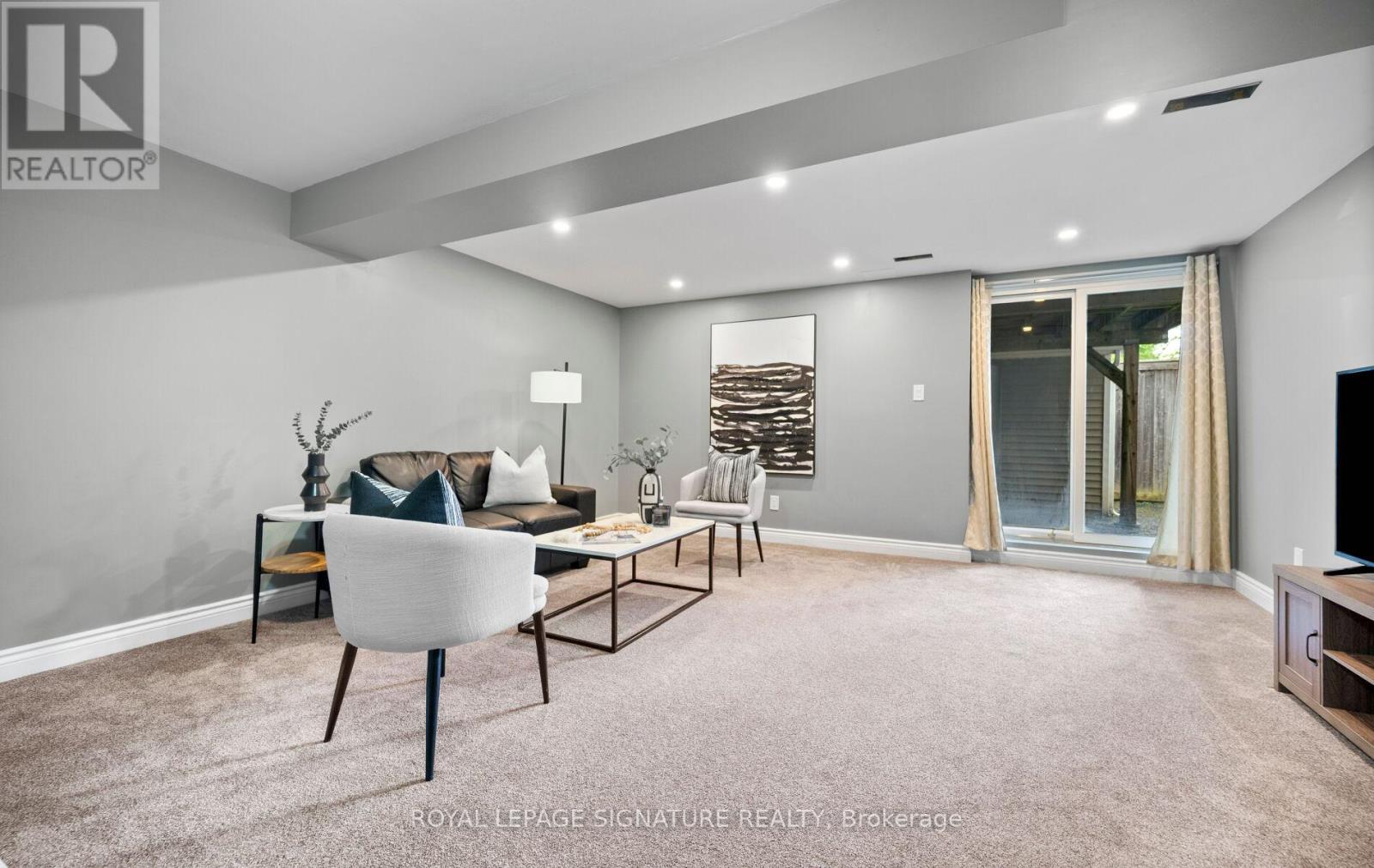 61 THAMES WAY - 39