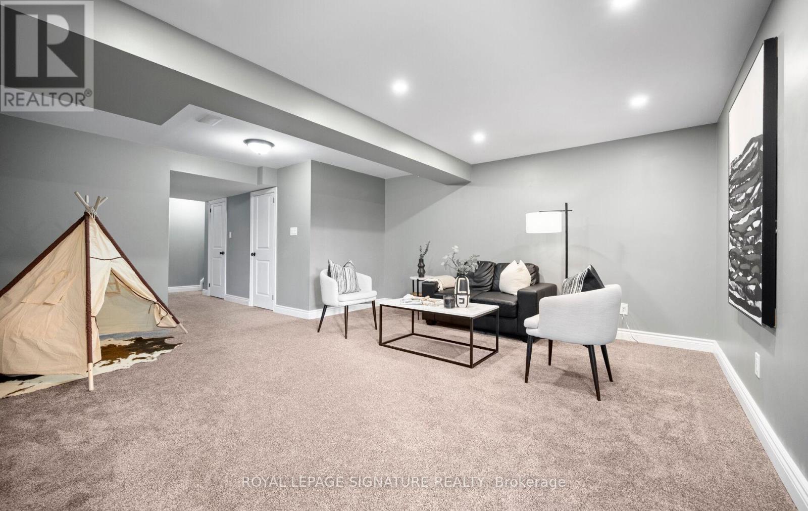 61 THAMES WAY - 41