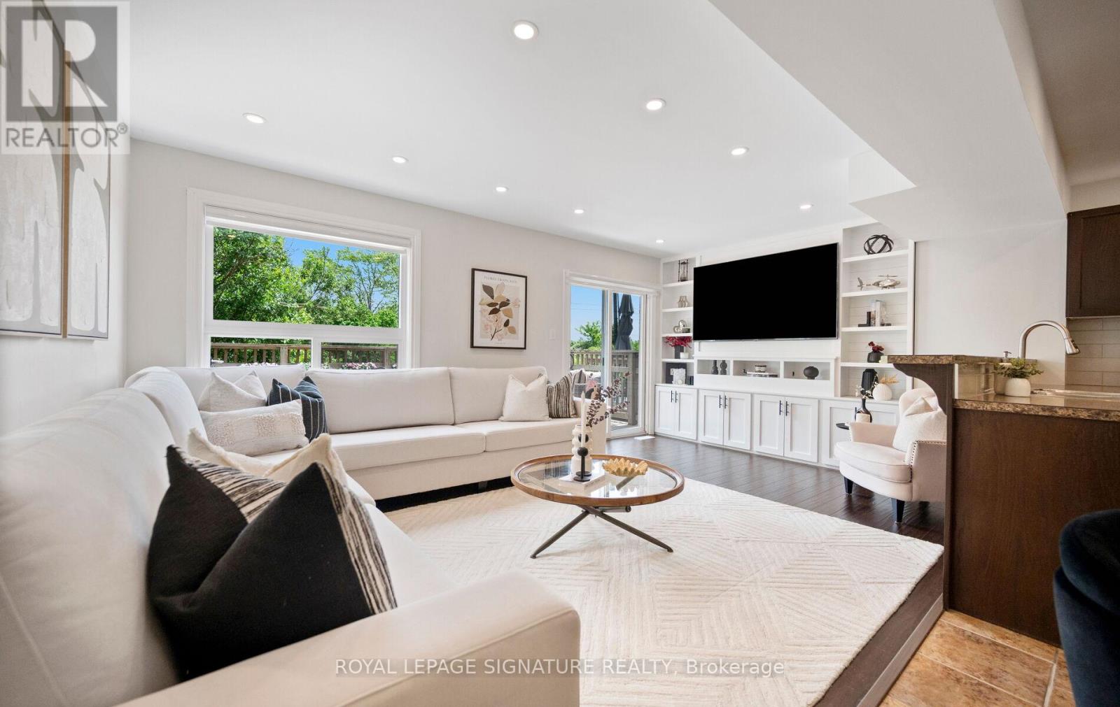 61 THAMES WAY - 6