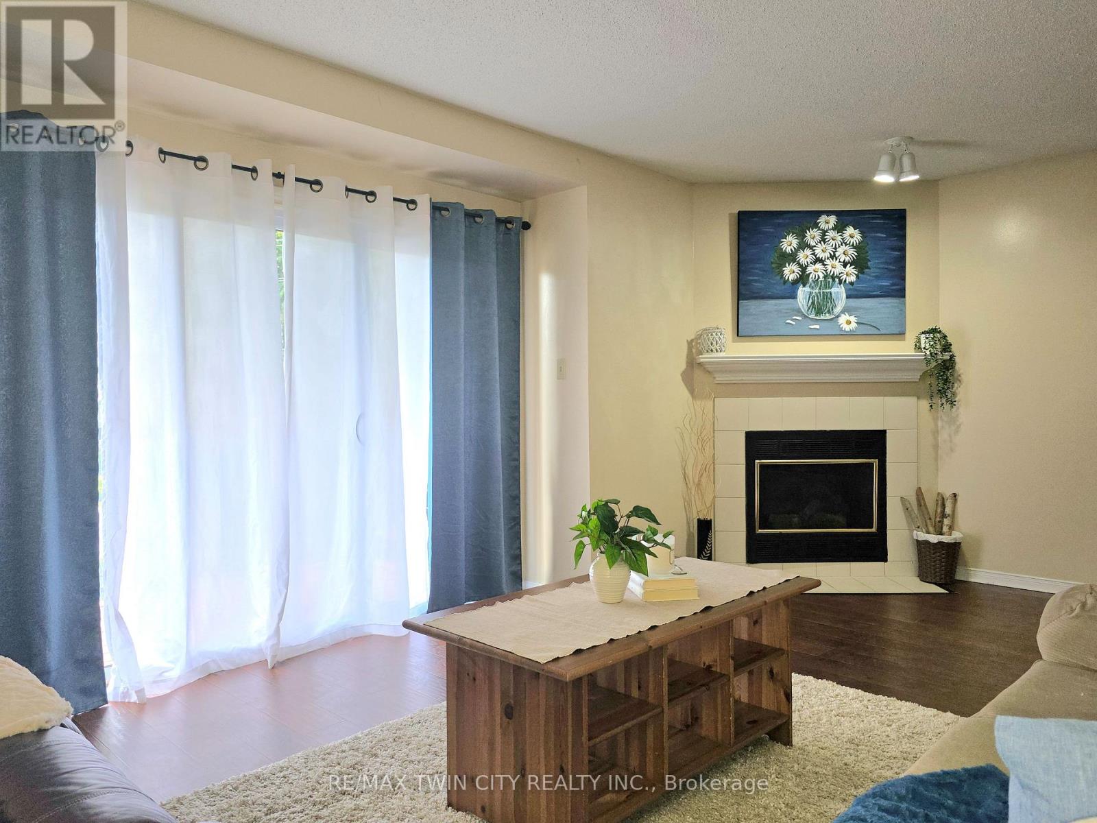 #6 250 KEATS WAY - 18