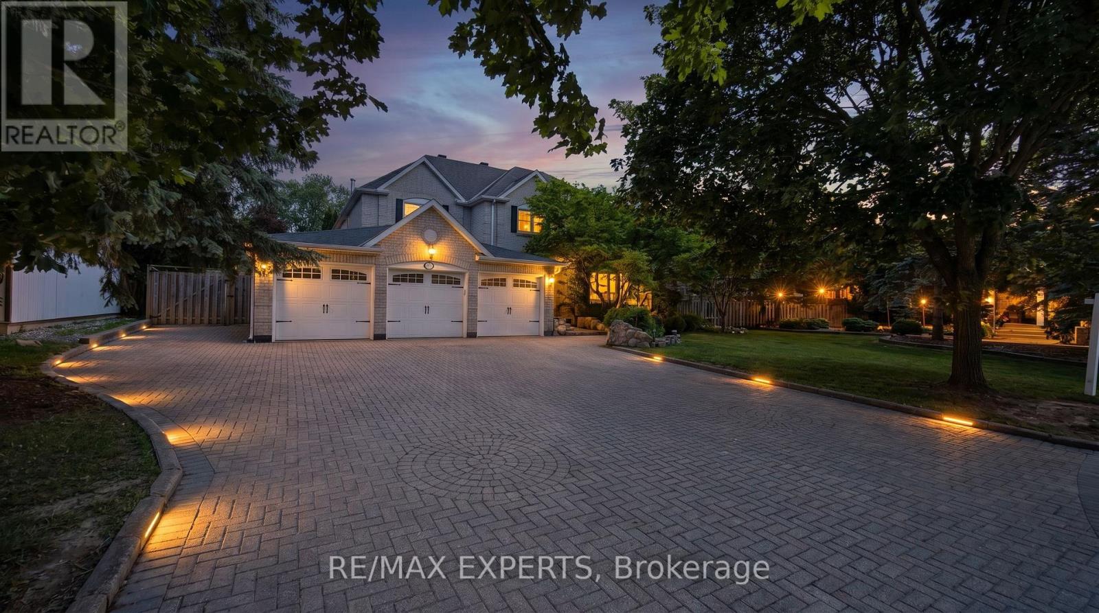 123 FERN VALLEY CRESCENT - 1