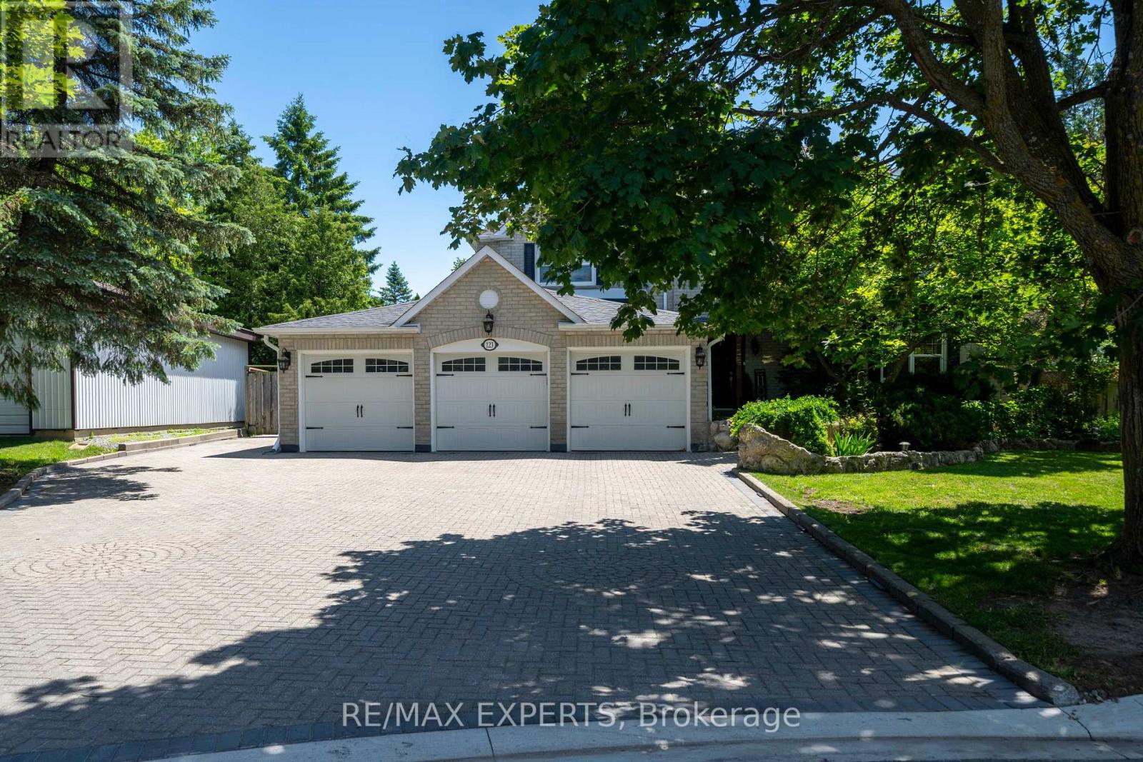 123 FERN VALLEY CRESCENT - 2