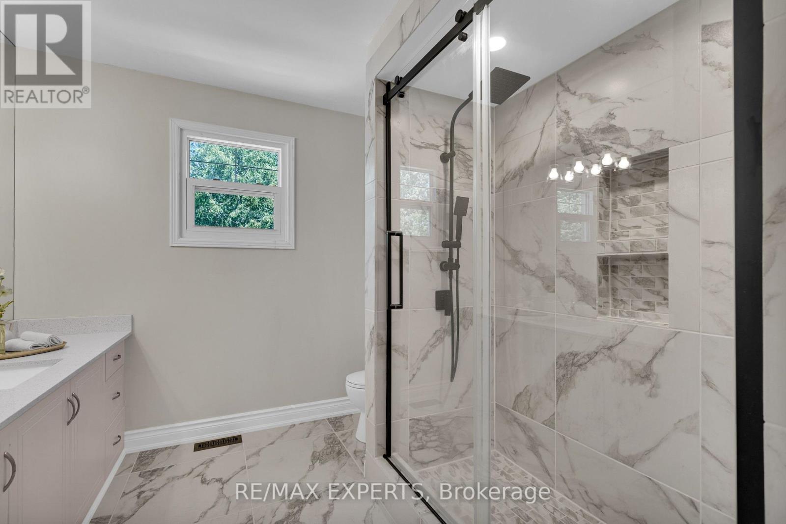 123 FERN VALLEY CRESCENT - 29