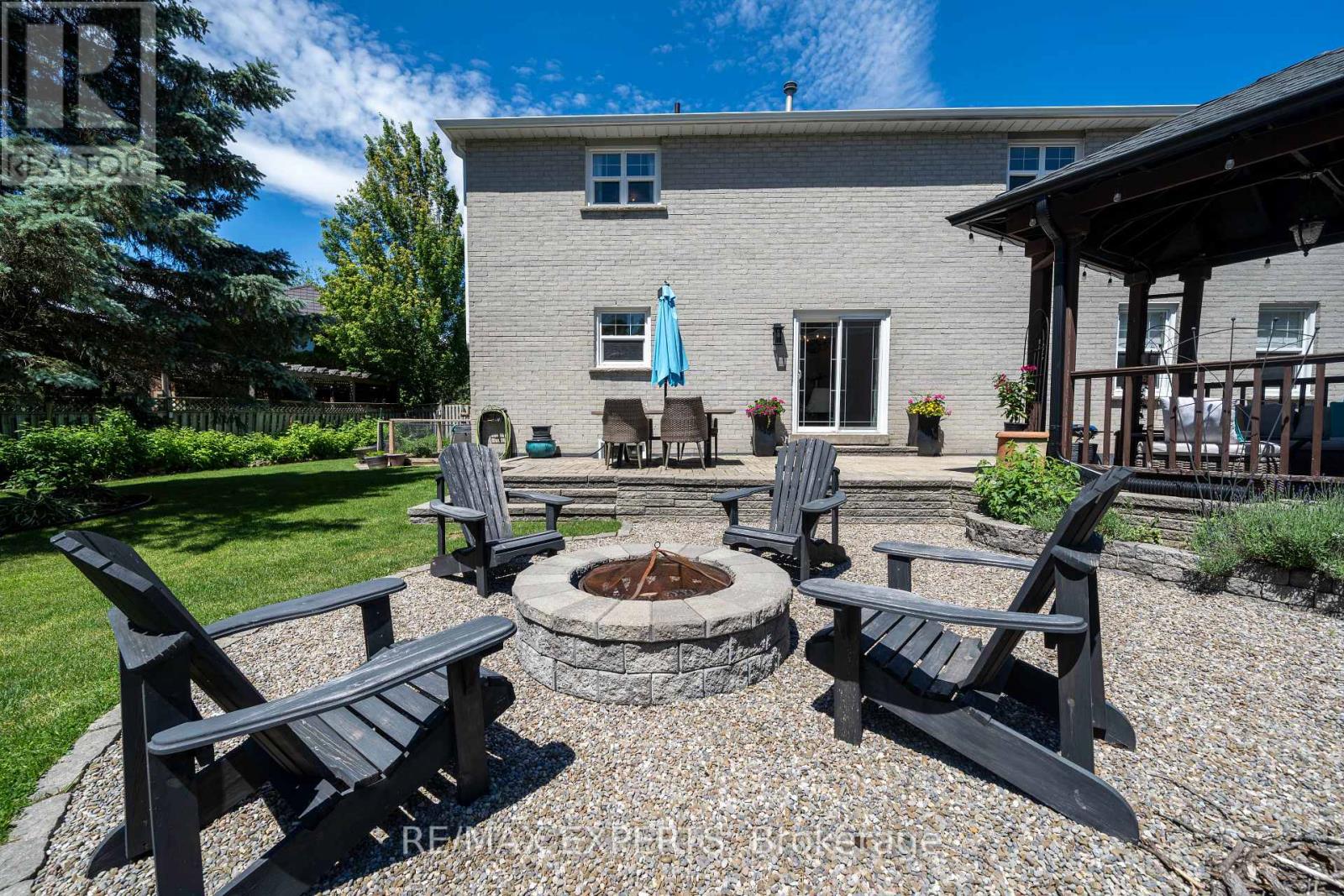 123 FERN VALLEY CRESCENT - 32
