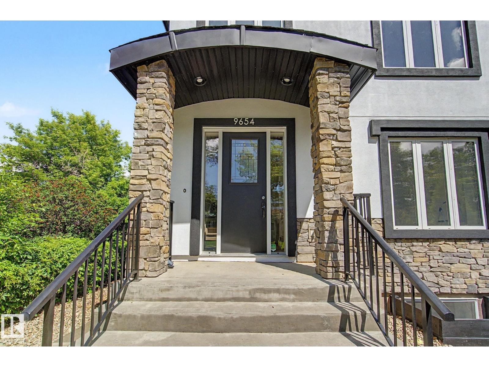 9654 83 AV NW - 6