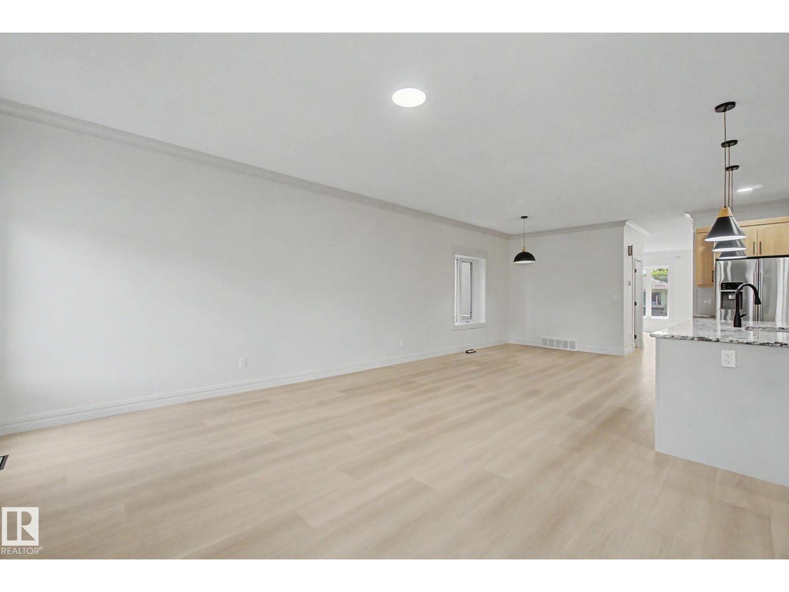 9654 83 AV NW - 29