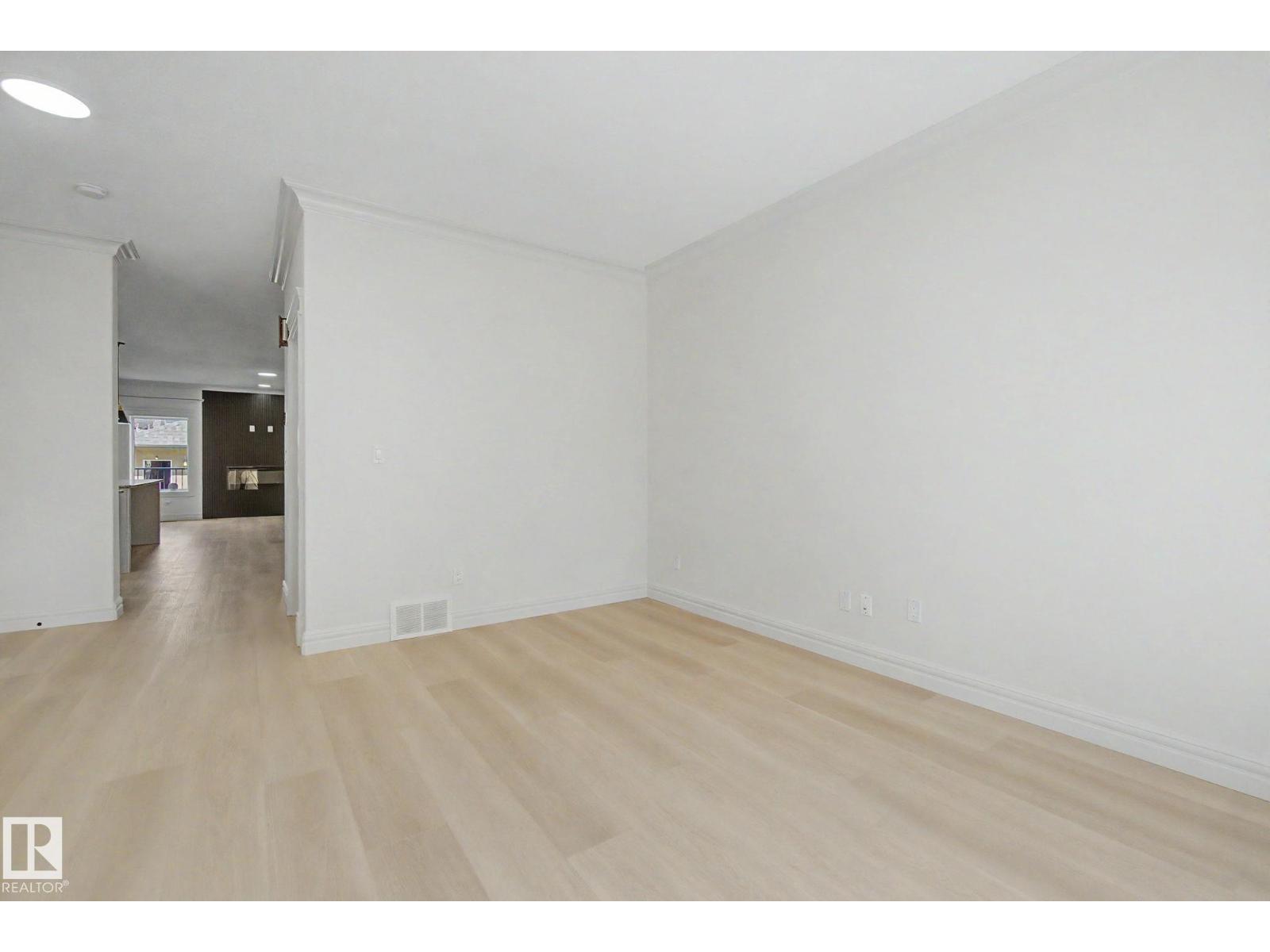 9654 83 AV NW - 14