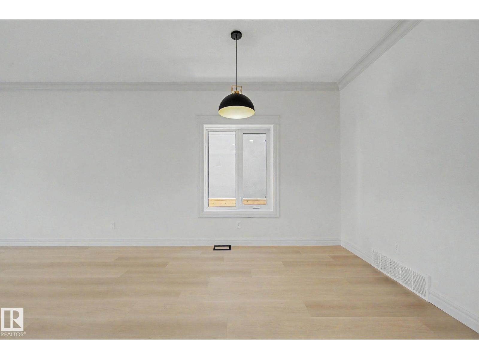 9654 83 AV NW - 18