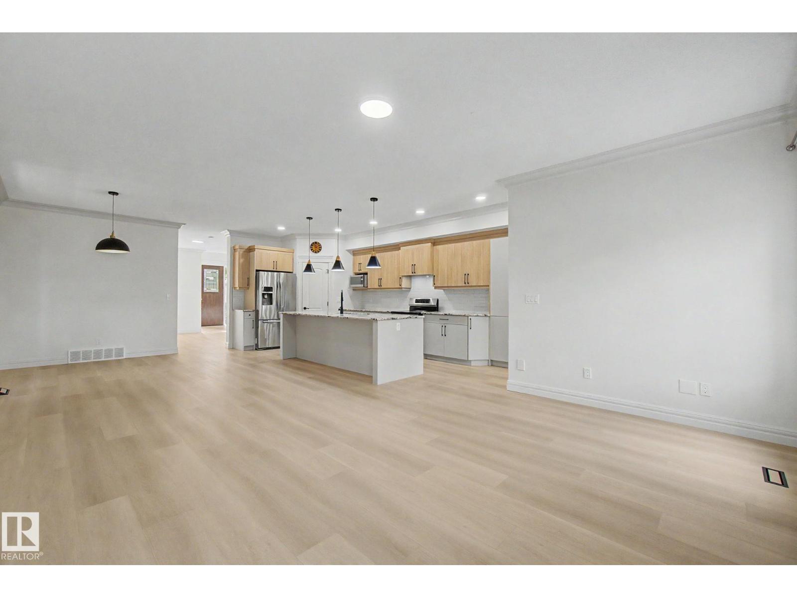 9654 83 AV NW - 28