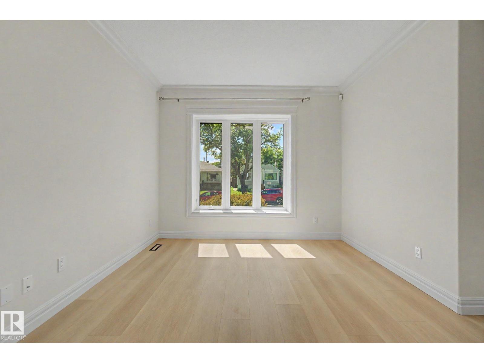 9654 83 AV NW — photo 12