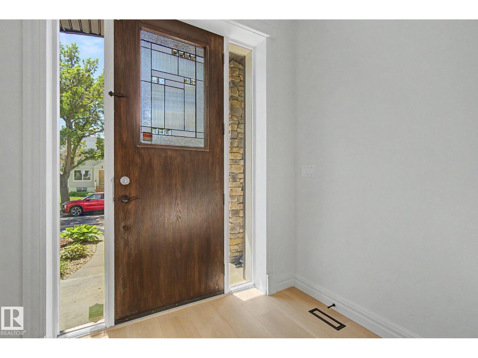 9654 83 AV NW - 7