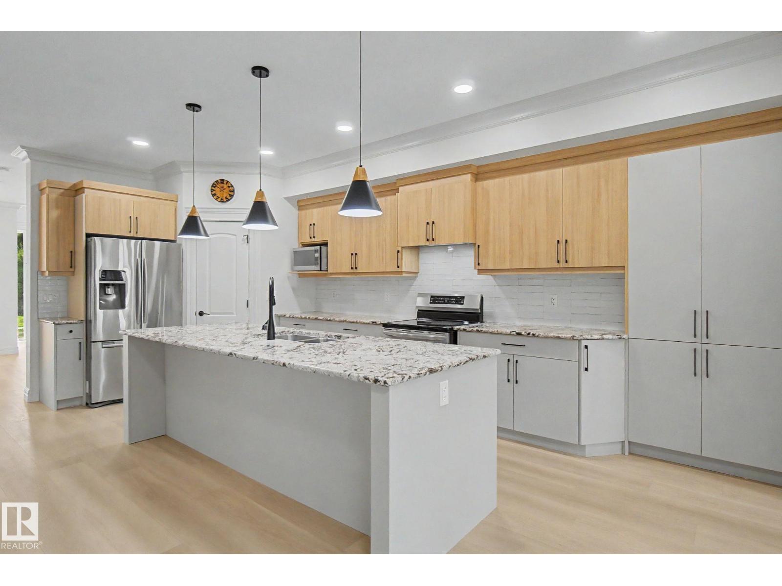 9654 83 AV NW - 21